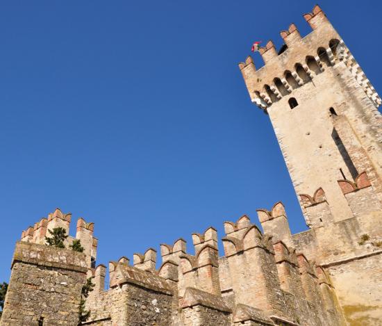 Ville de Sirmione et sa forteresse en Lombardie - Avril 2014