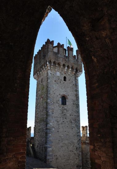 Ville de Sirmione et sa forteresse en Lombardie - Avril 2014