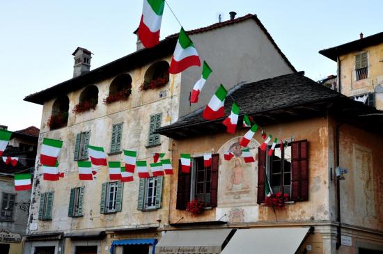 Place du village d'Orta - Piémont (NO)