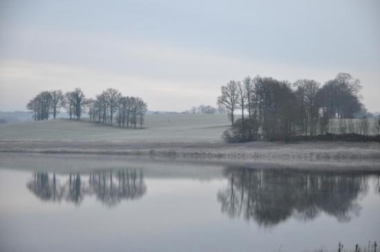 Reflets sur le lac de Mas Chaban en Haute Charente (16)