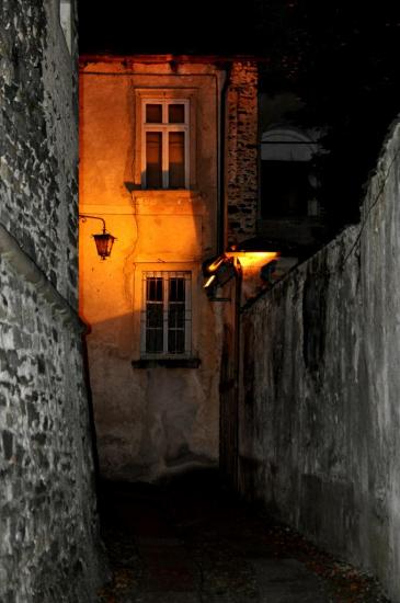 Ruelle de nuit sur l'île San Giulio à Orta - Piémont (NO)
