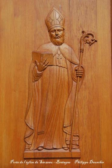 Sculpture dans la porte de l'église de Sarzeau (56)
