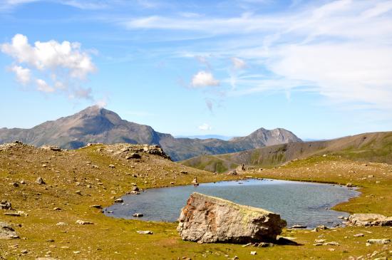 Lac d'altitude dans les Hautes Alpes (05)