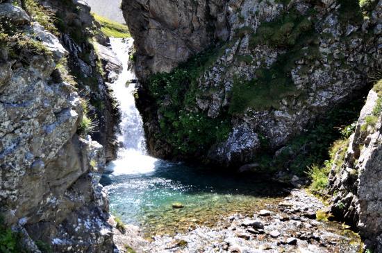 Saut de Laïre dans la vallée du Drac noir (05)