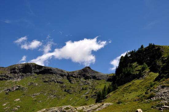 Paysage de montagne dans la vallée du Champsaur (05)