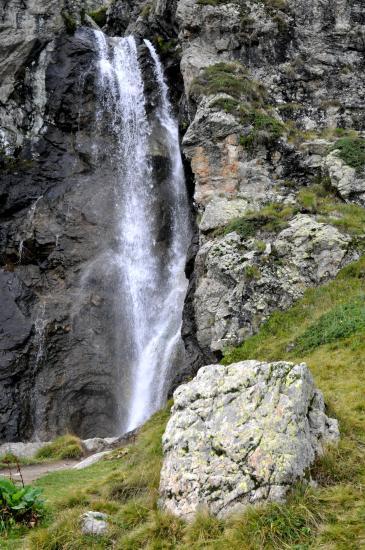 Cascade près du lac du Lauzon dans le Valgaudemar (05)