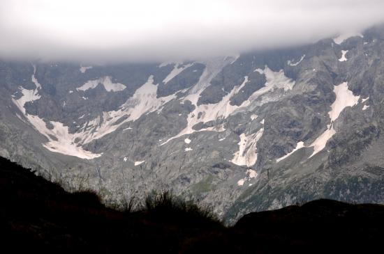 Paysage de montagne en allant au lac du Lauzon dans le Valgaudemar (05)