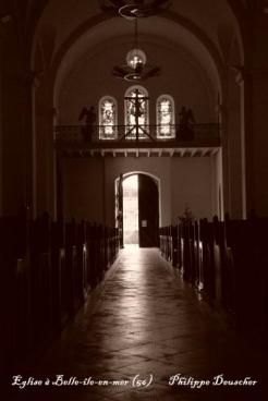 Intérieur d'une église à Belle île en Mer (56)