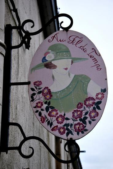 Enseigne en Bretagne sud (56)