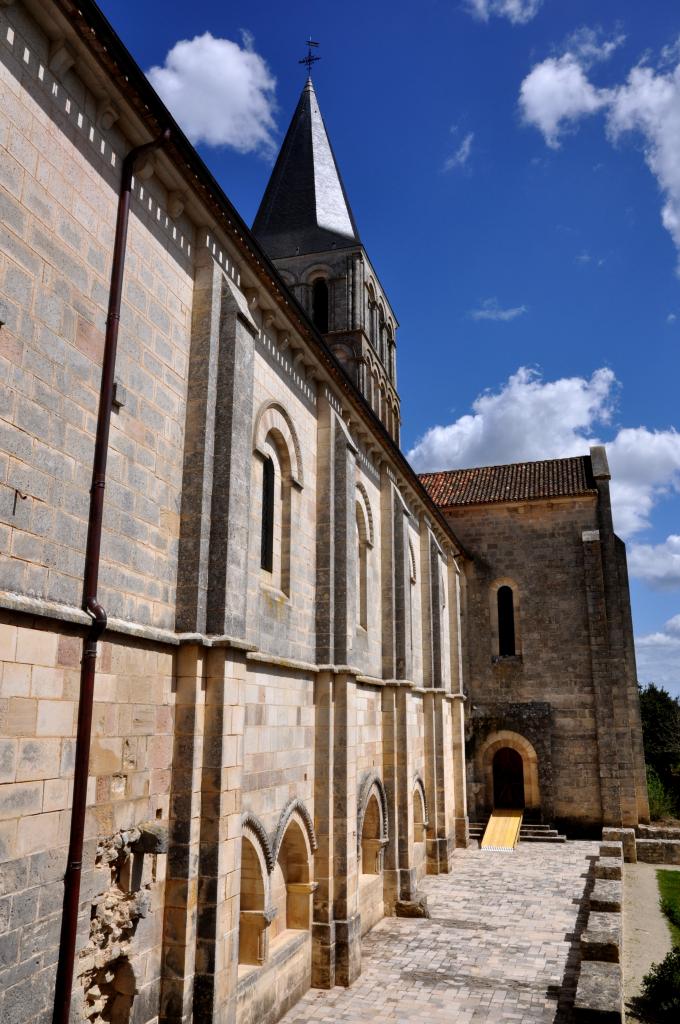 Eglise aux environs de Tusson - Charente - Avril 2013