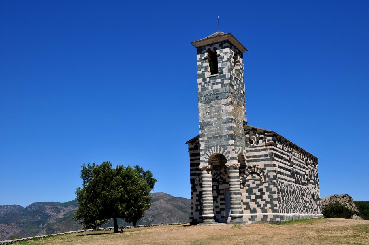 Architecture religieuse dans le Nebbio - Haute Corse -  Août 2013