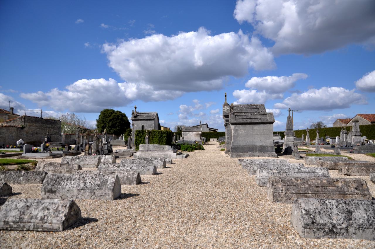 Cimetière de Ligné - Charente - Avril 2013